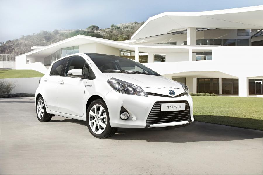  Toyota Yaris Hybrid 2012 года  (фото 11 из 35)